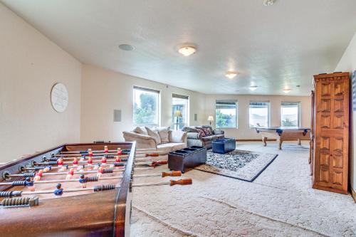 Gold Beach House | Groups Welcome! Ocean-View Escape in Gold Beach