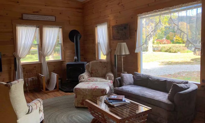 East Dorset Cottage | Guest House on Deming Pond in East DorsetnFabulous pond and mountain views