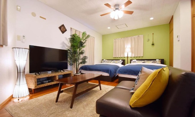 Okinawa House | Guest House Tsukishiro