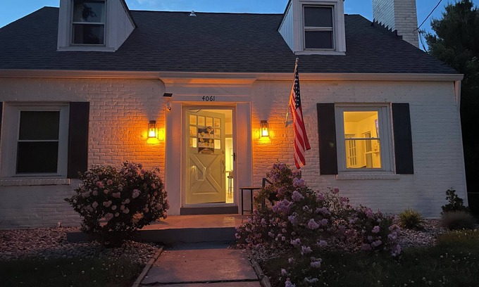 St. Matthews Apartment | Guest Suite with Steam Spa in Heart of Louisville