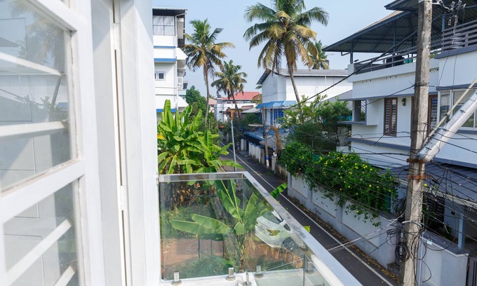Kochi Hotel | Guest West Inn