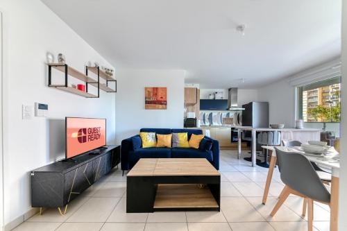 Villeurbanne Apartment | GuestReady - Bright stay w/parking & terrace