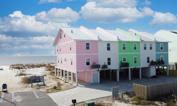 Mexico Beach House | Gulf Front + Private Pool install Dec 2025, Dog Friendly 3BR 3.5Bath, Elevator, Mexico Beach