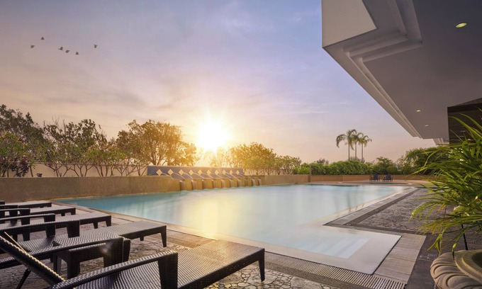 Downtown George Town Hotel | Gurney Bay Hotel, A PARKROYAL PARTNER HOTEL