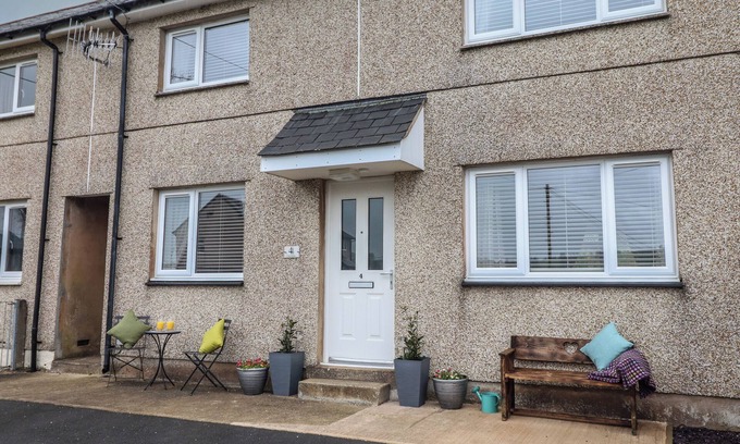 Bala House | GWYNFA, pet friendly, with open fire in Bala