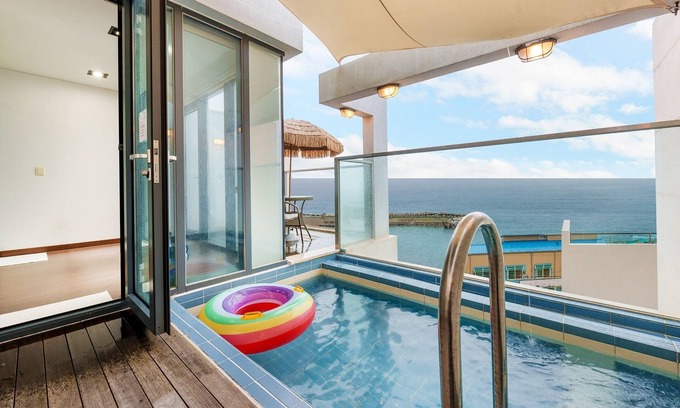 Gyeongju House | Gyeongju Wave Dokchae Poolvilla Pension