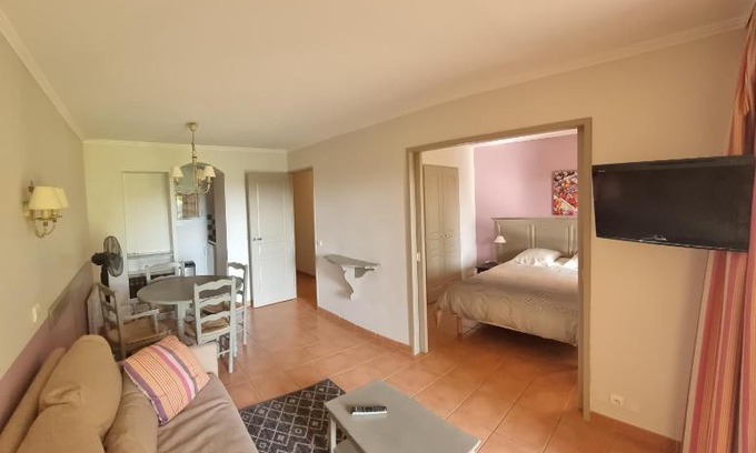 Pont Royal Apartment | Hôtel du Golf de Pont Royal - appartement paisible rez de jardin - terrasse & piscine