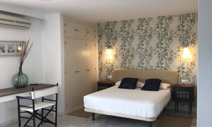 Barbate Hotel | H. Nomad Suite - One Room Hotel, Sleeps 2