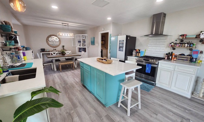 Texas City House | H20 Paradise.Waterfront and close to Galveston beach!