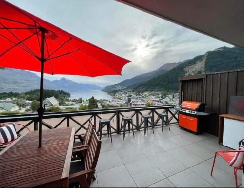 Queenstown City Centre House | Habeke Bothy - epic views - 700mtrs to town
