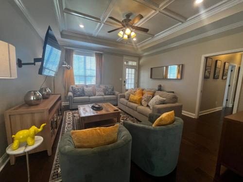 Hahira House | Hahira 3-Bedroom Home near Wild Adventures, Sleeps 12