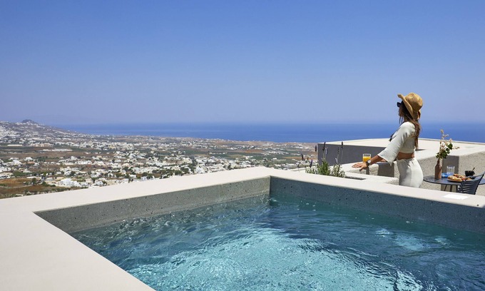Pyrgos Hotel | Halcyon Days Suites