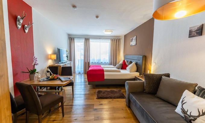 Gosau Apartment | Hallstatt Dachstein Inn flat with pool and spa