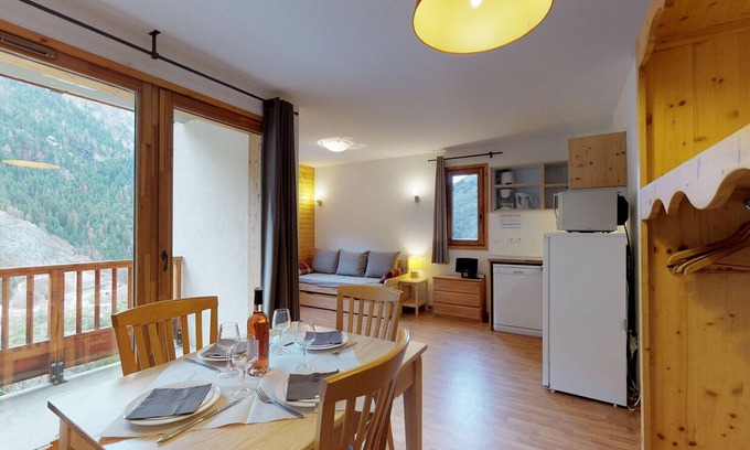 Orelle Apartment | Hameau 8 101 - SPA & PISCINE studio 4 pers.