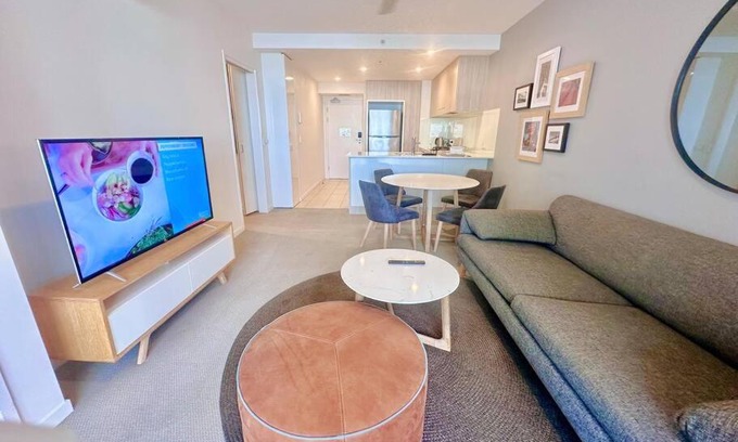 Hamilton Apartment | Hamilton Riverside Luxury Apartment w Carpark
