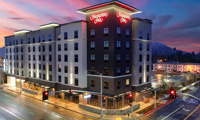 Downtown Riverside Hotel | Hampton Inn Riverside Downtown