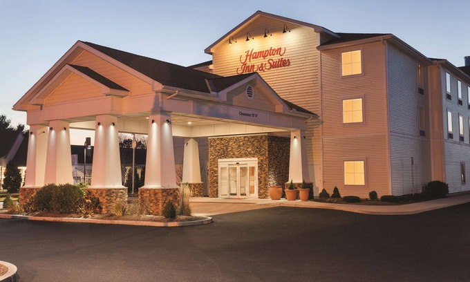 Mystic Hotel | Hampton Inn & Suites Mystic