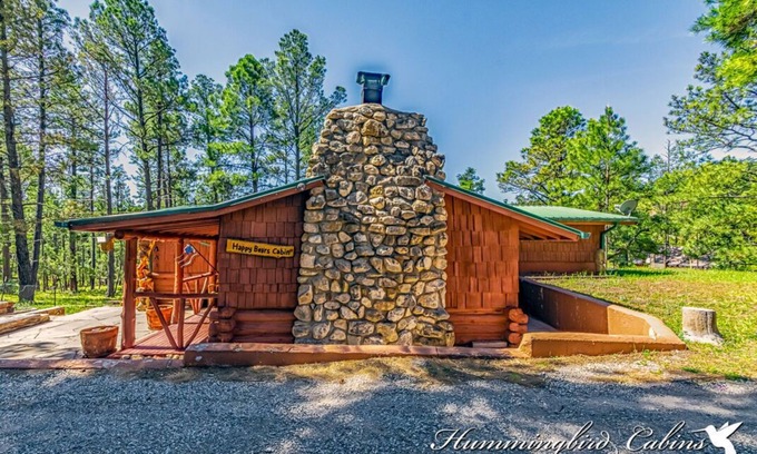 Ruidoso Cabin | Happy Bears Cabin: Be as happy as the bears at Happy Bears Cabin! Pet friendly.