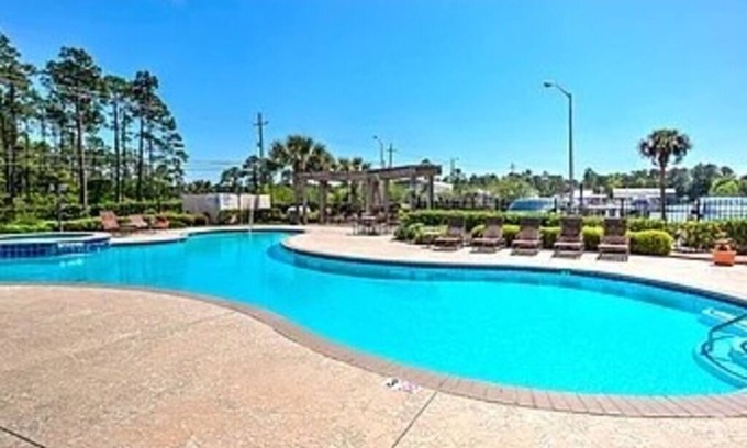 Gulf Park Estates Condo | Harbor Landing - Water Views! Pool & hot tub - 2be/2ba condo in Ocean Springs!
