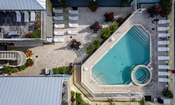 Fort Myers Beach Apartment | Harbour House at the Inn 207