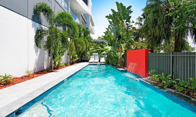 Biggera Waters Hotel | Harbour Quays Apartments