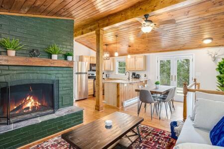 Millville Ski Chalet | Harpers Ferry Cabin Hot Tub, Deck, Fire Pit, WiFI
