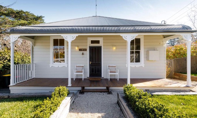 Leura House | Hatton Ville Fireplace Village 5 Minutes Gardens