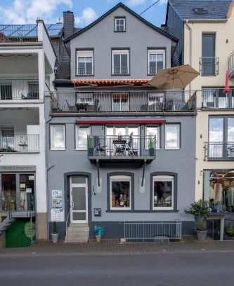 Zell Apartment | Haus Moselwelt Anton