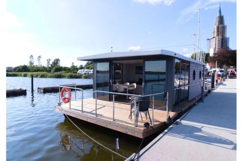 Schleswig Boat Rental | Hausboot Fjord Aries mit Dachterrasse in Schleswig