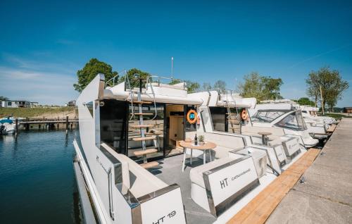 Sagard Boat Rental | Hausboot Relax