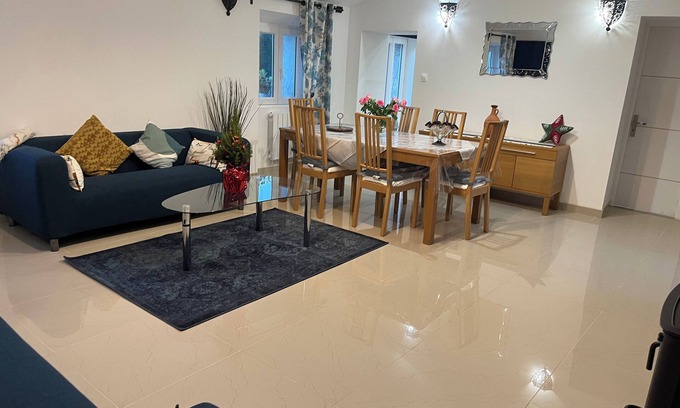 Carros Villa | Haut de Villa Les Tilleuls 95 m2 7 persons