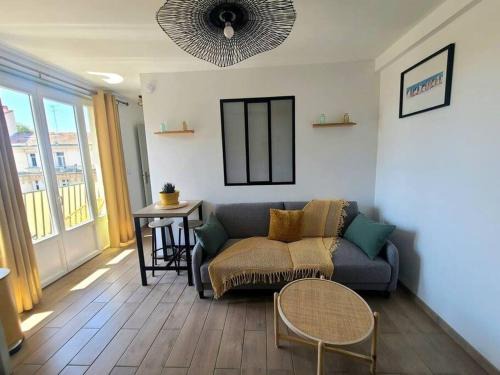 Les Arceaux Apartment | Havre Lumineux avec Climatisation et Terrasse