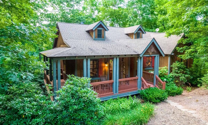 Bear Lake Reserve Cabin | Hawks Nest - Resort Home In Bear Lake, Lake Club Access, Pet Friendly