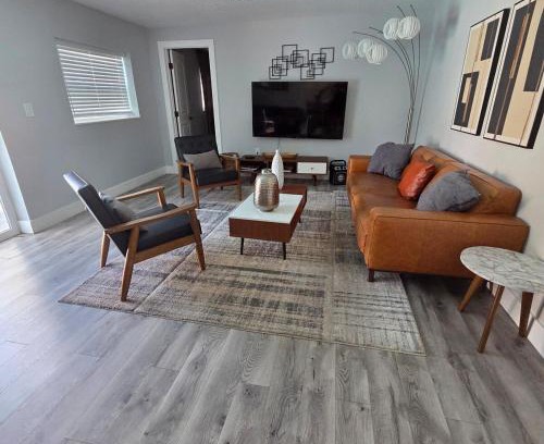 Largo House | Heated Pool Firepit Spacious for Families