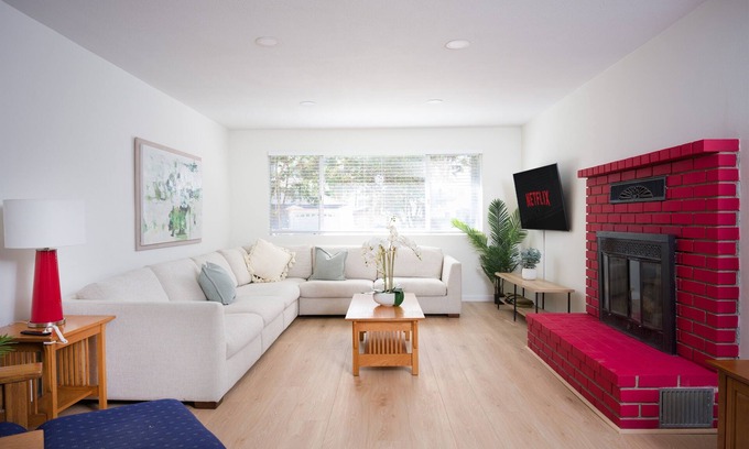 Simi Valley House | Heated Pool, Huge Fireplace & Nintendo, PingPong