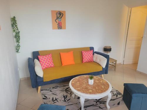 Caraque Apartment | HENRI Mango