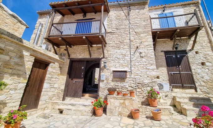 Skarinou Apartment | Hera Pool Studio