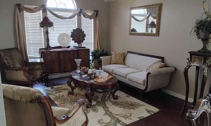 Cedar Hill House | “Here Comfort Meets Charm-The Perfect 5-bedroom Getaway!”