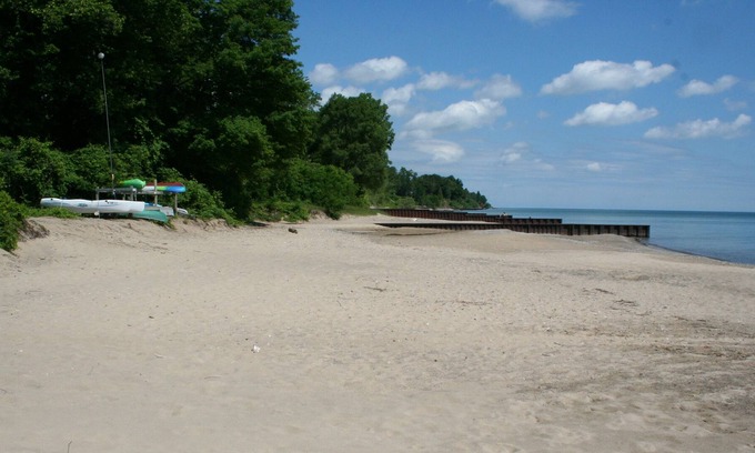Lexington Cottage | HERE'S THE BEACH!! Lake Front Cottage in Family-friendly Lexington Heights.