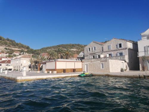 Vis House | Heritage Rooms Kut