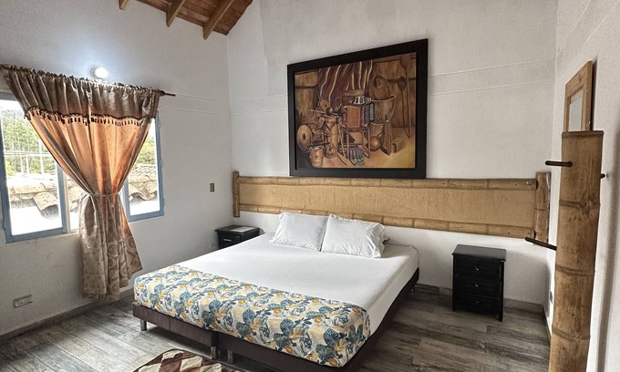 Medellin Hotel | Hermosa Habitacion Chalet Superior En Santa Elena