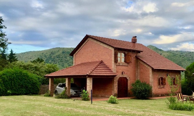 San Antonio de Arredondo House | Hermoso Chalet con Pileta y Parque en Carlos Paz
