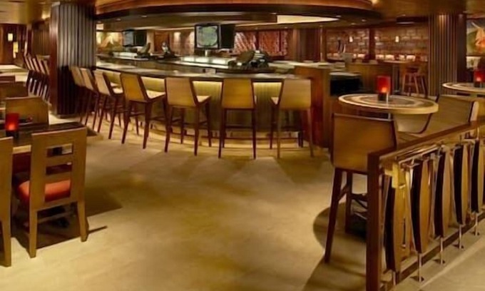 Waikiki Resort | HGVC The Grand Waikikian, Beachfront Resort & Spa