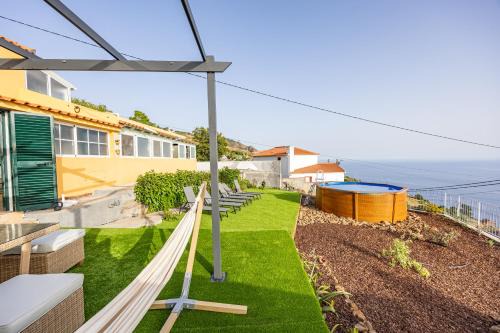 Paul do Mar House | Hibiscus House BY YOUR KEY MADEIRA