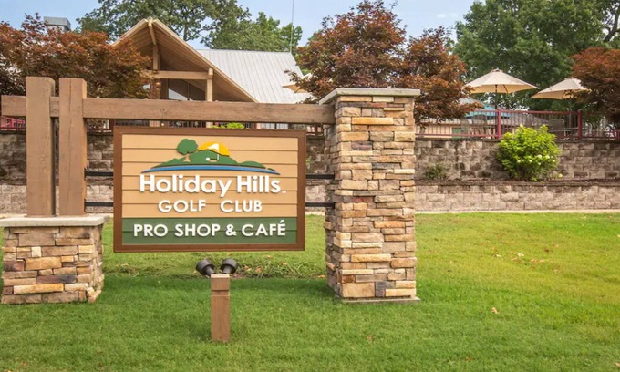Branson Condo | HICV Holiday Hills Resort 1br suite Friday check-in