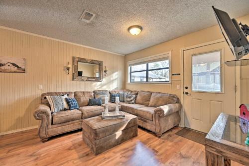 Broken Bow House | Hidden Oaks Broken Bow Vacation Rental, Pets OK!