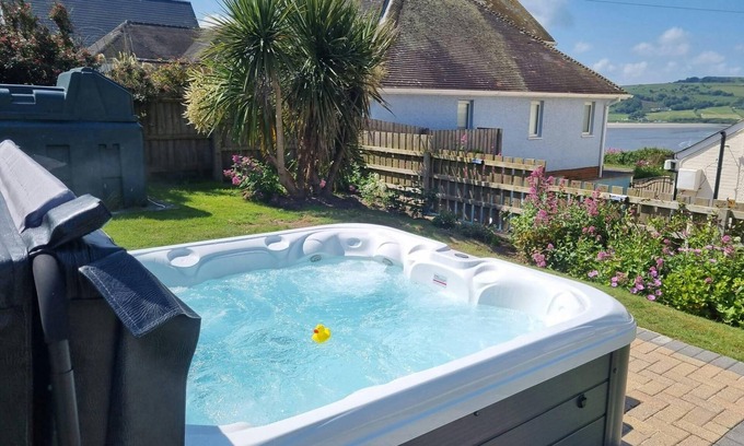 Gwbert Cottage | High Cliff, Gwbert - Four Bedroom Cottage, Sleeps 8