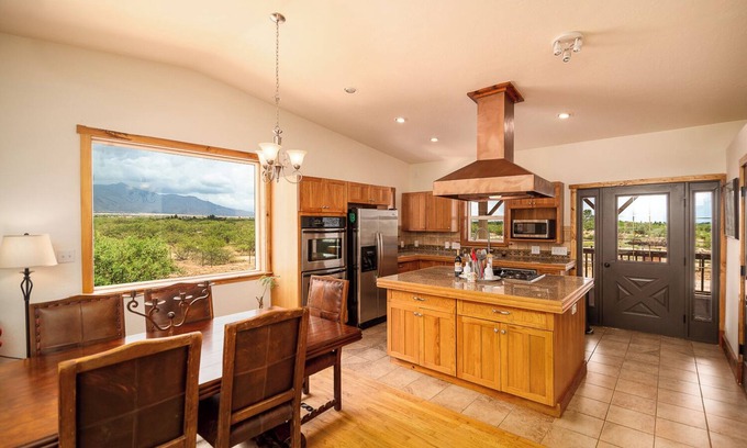 Hereford Cabin | High Desert Oasis, 360 mountain views, close proximity to Bisbee and Tombstone