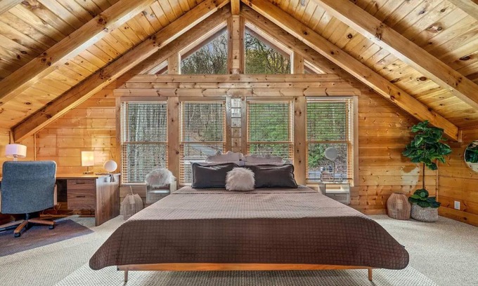 Wears Valley Apartment | High-end Luxury Cabin Sauna Hot Tub Gameroom