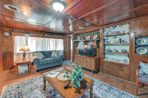 Waneta House | Hike and Fish Rustic, Timeless McKee Home with Yard